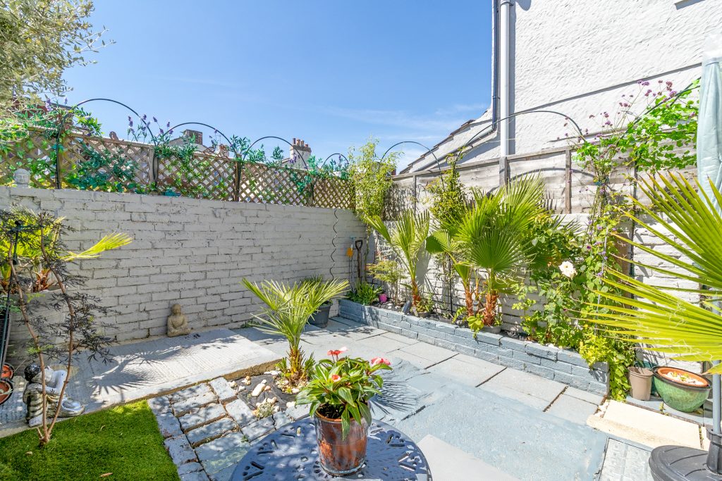 2 bedroom house Sold STC, Trevor Road, Southsea, PO4 – photo 18