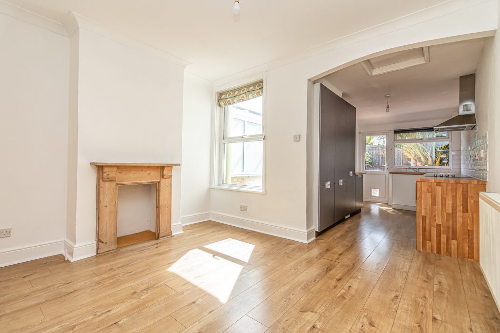 2 bedroom house Sold STC, Adair Road, Southsea, PO4 – photo 2