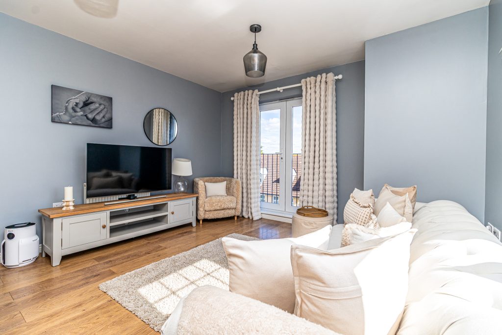 2 bedroom property for sale, East Shore Way, Portsmouth, PO3 – photo 3