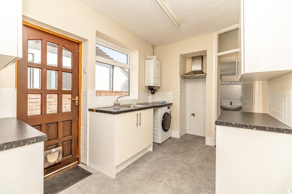 2 bedroom house Sold STC, Jessie Road, Southsea, PO4 – photo 8