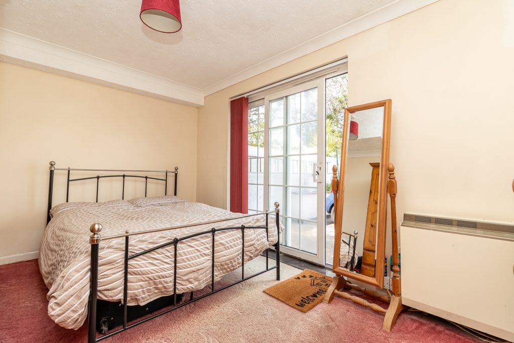 1 bedroom property Sold STC, Warren Avenue, Southsea, PO4 – photo 5