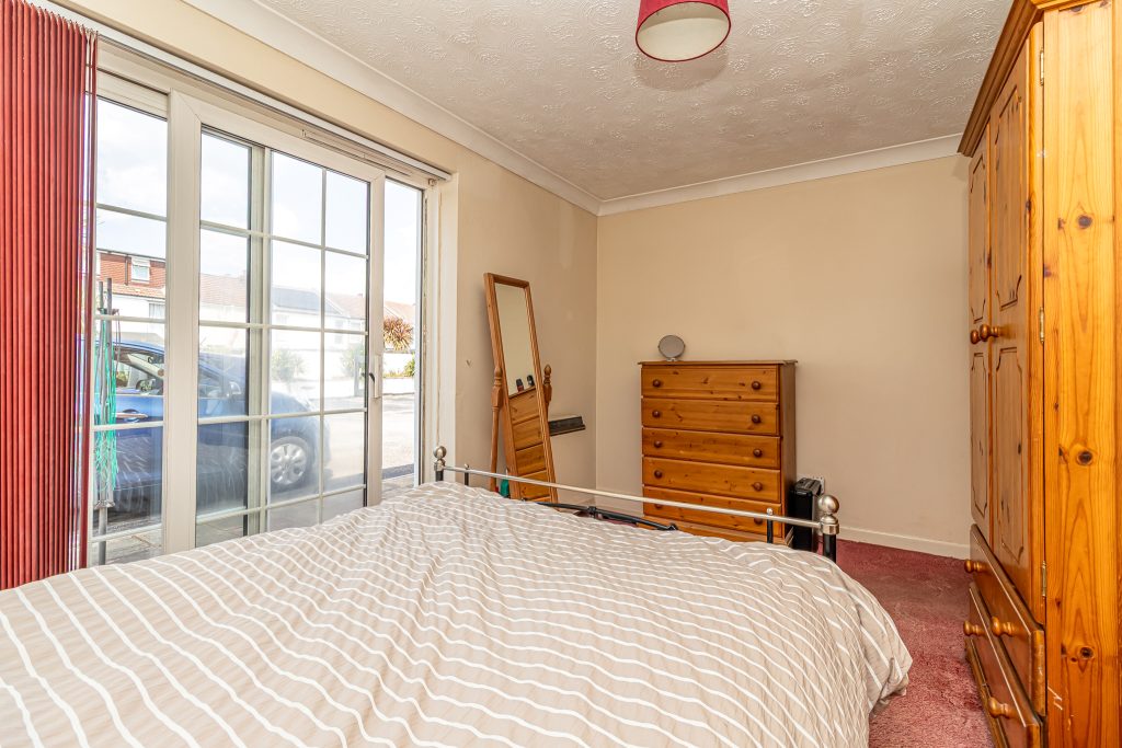 1 bedroom property Sold STC, Warren Avenue, Southsea, PO4 – photo 8
