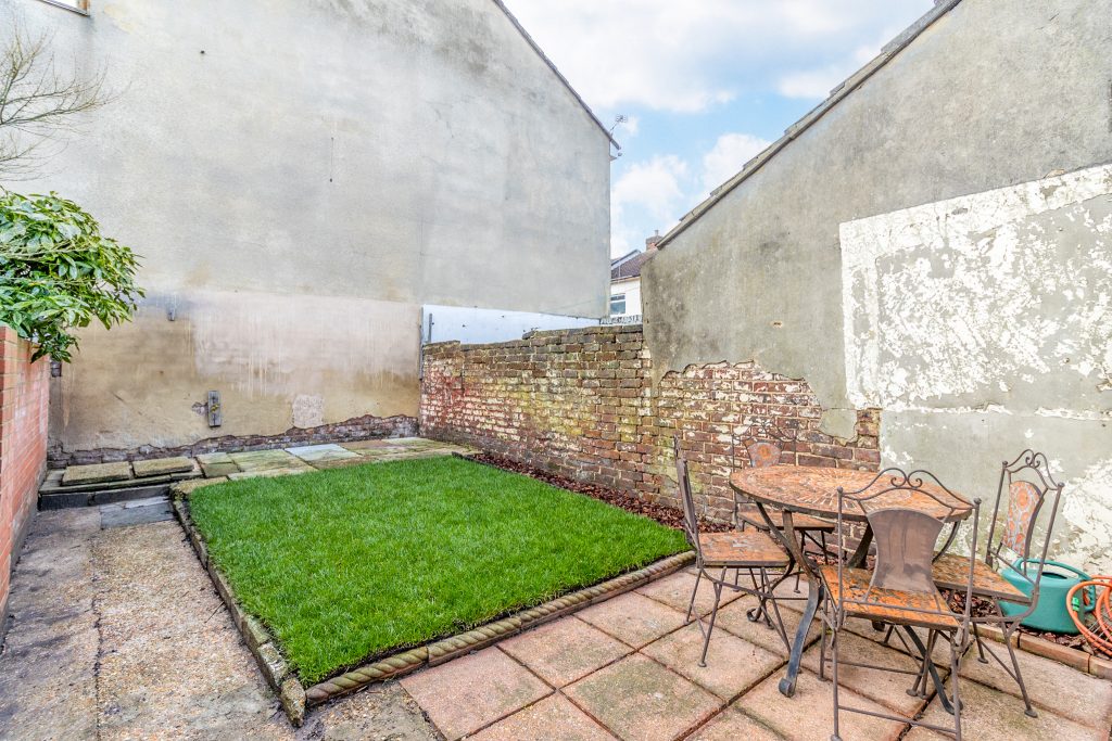 2 bedroom house Sold STC, Jessie Road, Southsea, PO4 – photo 11