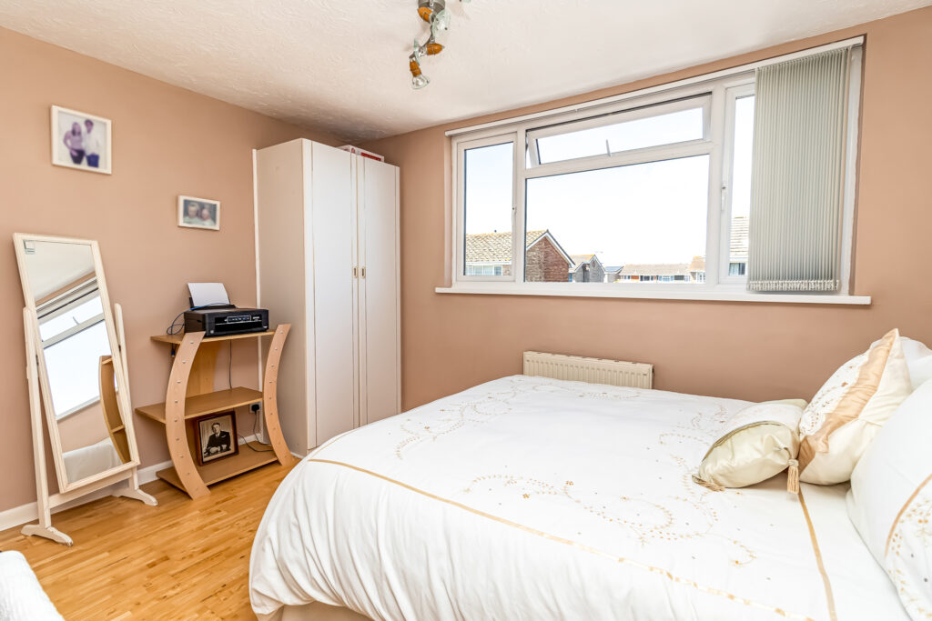 3 bedroom house Sold STC, Sanderling Road, Southsea, PO4 – photo 12