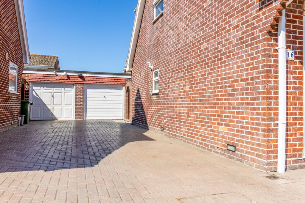 3 bedroom house Sold STC, Sanderling Road, Southsea, PO4 – photo 24