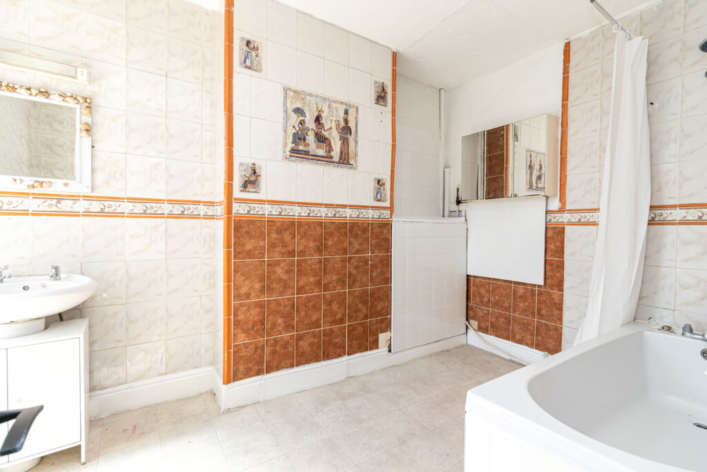 2 bedroom house Sold STC, Carisbrooke Road, Southsea, PO4 – photo 11