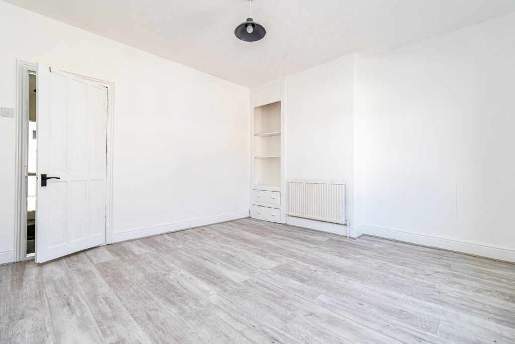 2 bedroom house Sold STC, Carisbrooke Road, Southsea, PO4 – photo 14