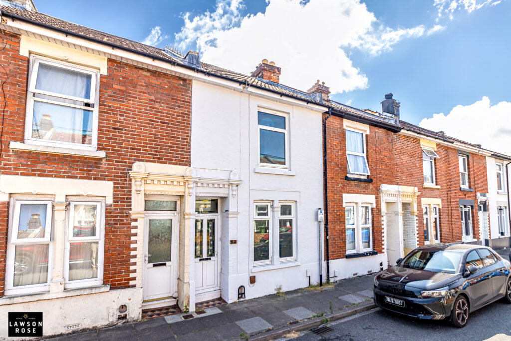 2 bedroom house Sold STC, Carisbrooke Road, Southsea, PO4