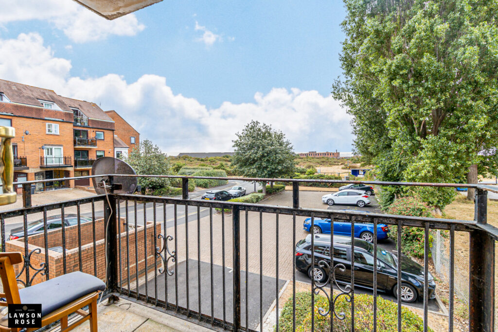 2 bedroom property for sale, Ferry Road, Southsea, PO4 – photo 4
