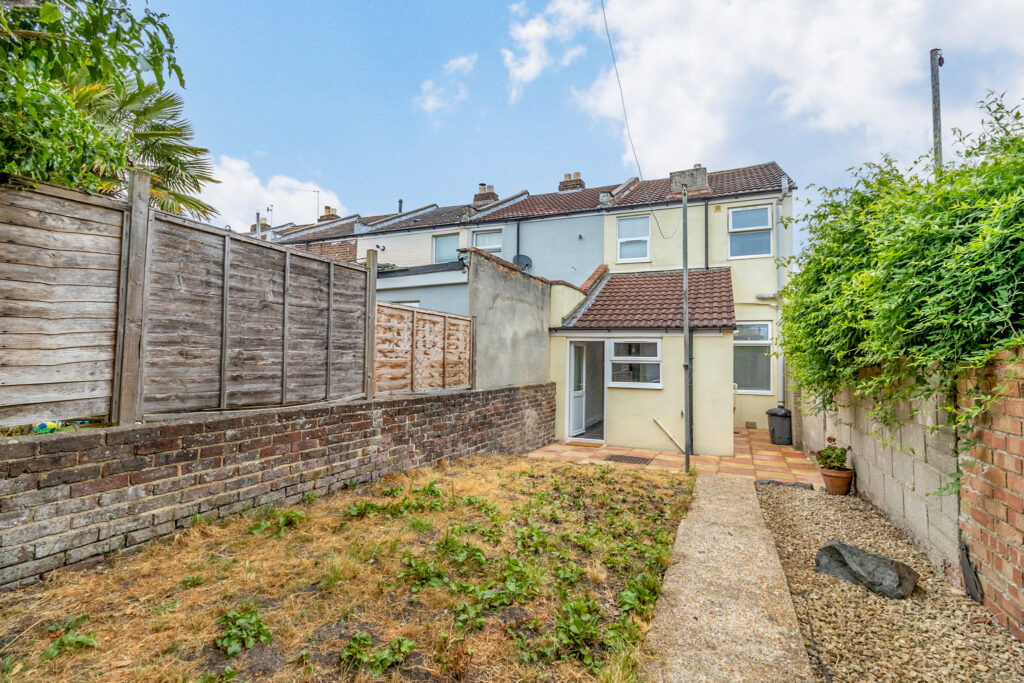 2 bedroom house Sold STC, Reginald Road, Southsea, PO4 – photo 11