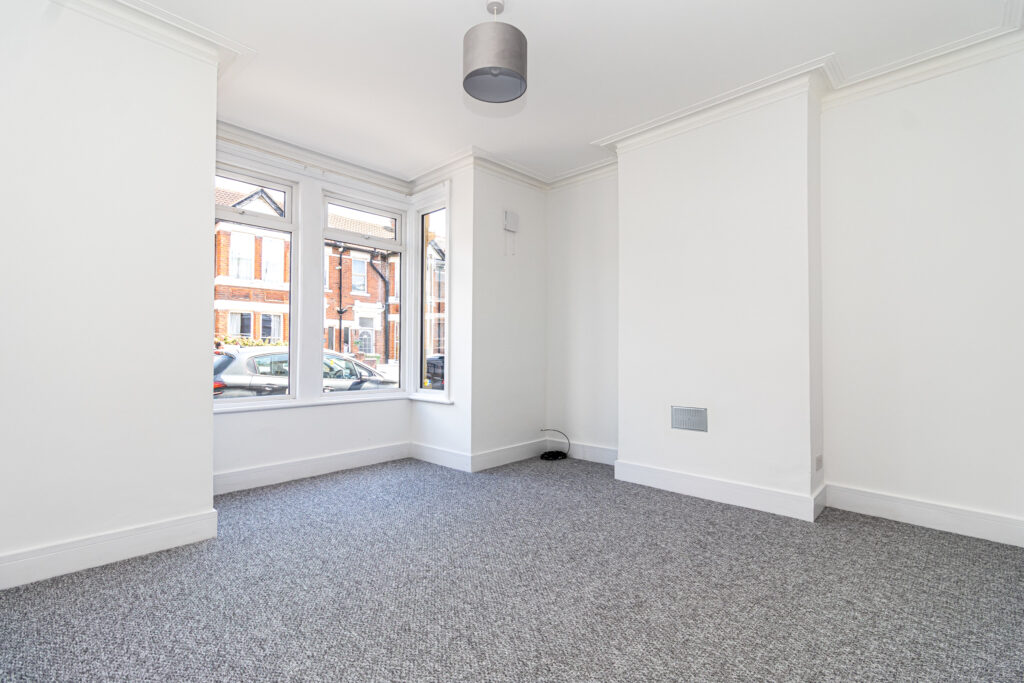 3 bedroom house Sold STC, Winter Road, Southsea, PO4 – photo 4