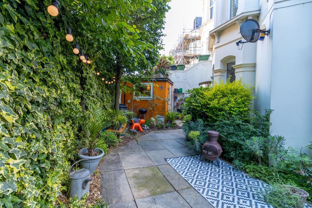 2 bedroom property Sold STC, Alhambra Road, Southsea, PO4 – photo 7