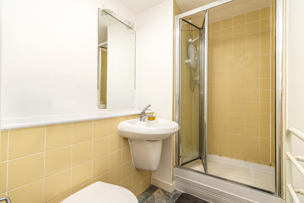 1 bedroom property for sale, Gunwharf Quays, The Round House Gunwharf Quays, PO1 – photo 5