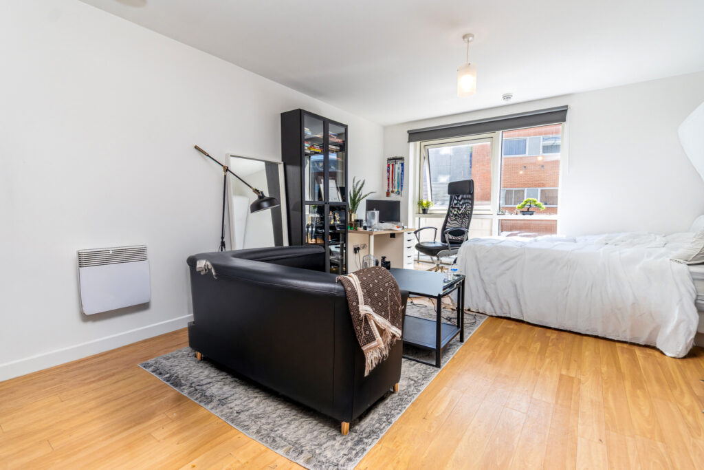 1 bedroom property for sale, Gunwharf Quays, The Round House Gunwharf Quays, PO1 – photo 4