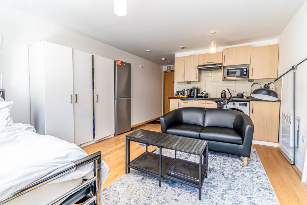 1 bedroom property for sale, Gunwharf Quays, The Round House Gunwharf Quays, PO1 – photo 3