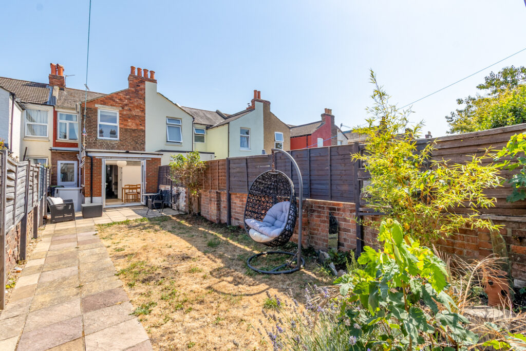 2 bedroom house Sold STC, Brompton Road, Southsea, PO4 – photo 31