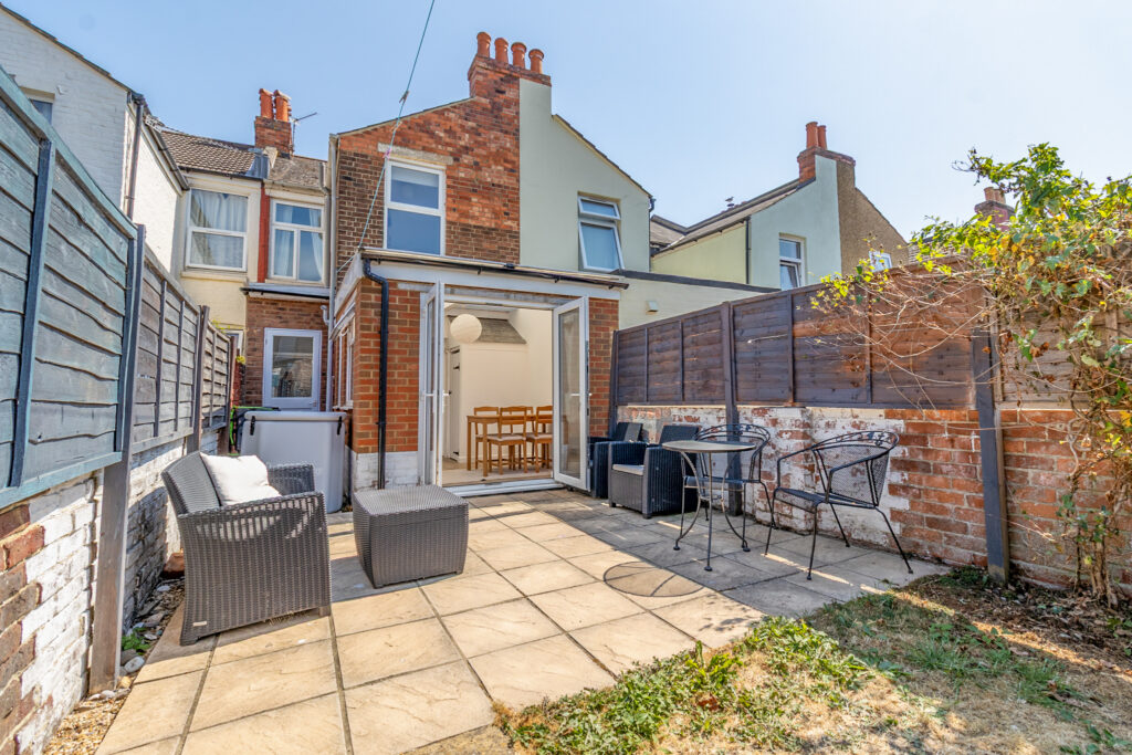 2 bedroom house Sold STC, Brompton Road, Southsea, PO4 – photo 9