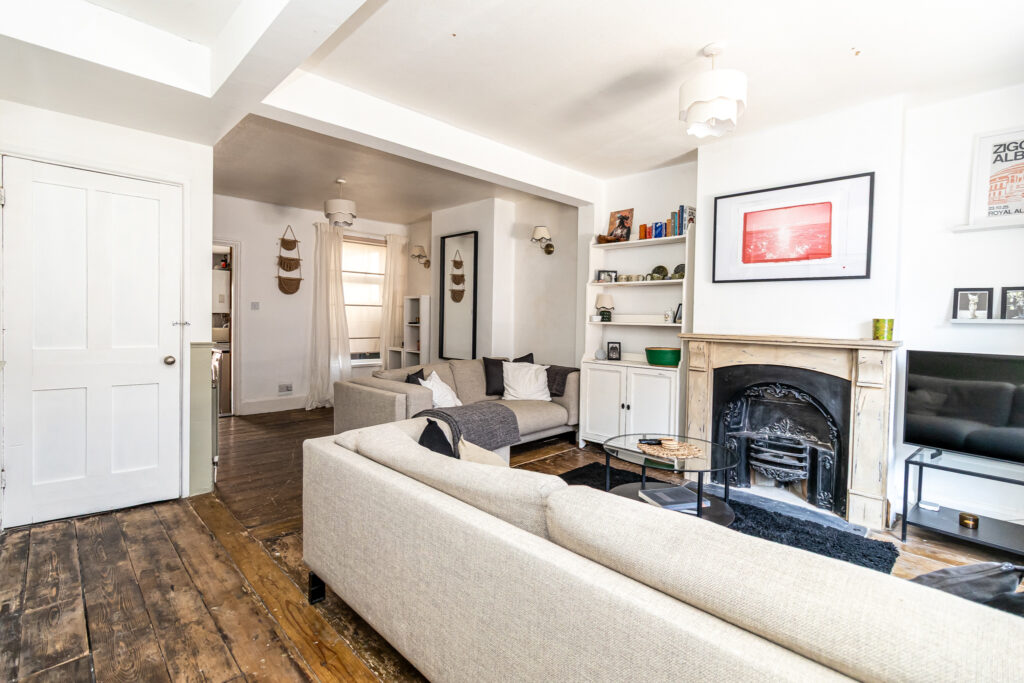 2 bedroom house Sold STC, Brompton Road, Southsea, PO4 – photo 4