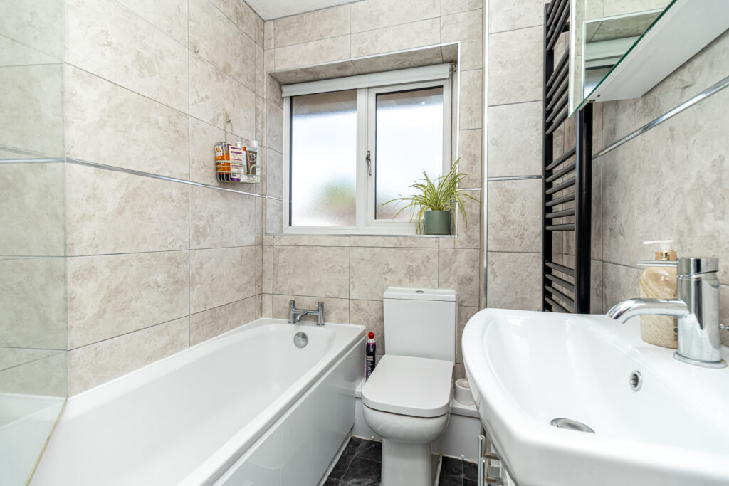 2 bedroom house Sold STC, Haslemere Road, Southsea, PO4 – photo 4