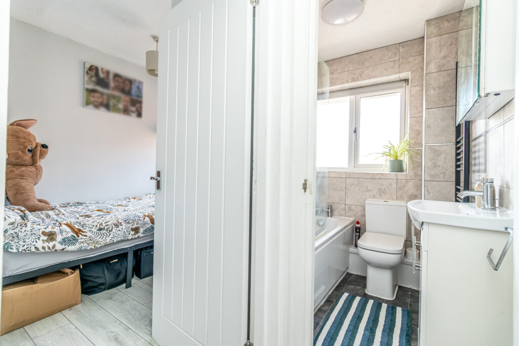 2 bedroom house Sold STC, Haslemere Road, Southsea, PO4 – photo 6