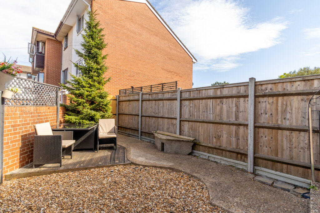 2 bedroom house Sold STC, Haslemere Road, Southsea, PO4 – photo 16