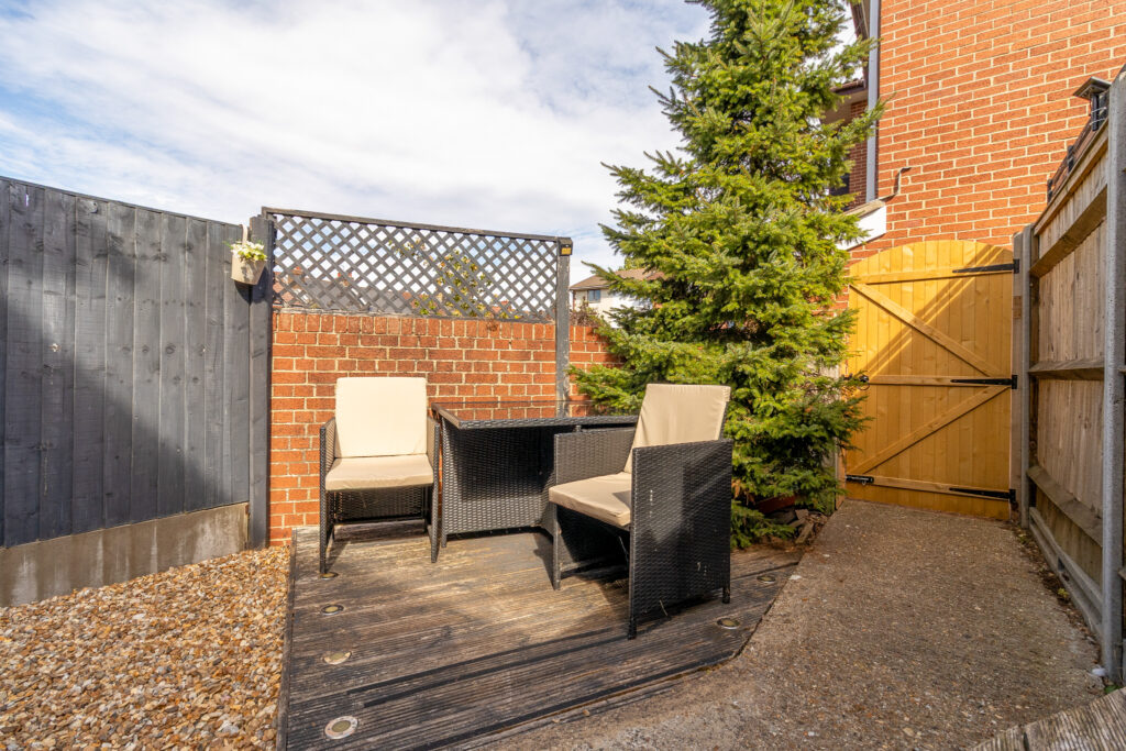 2 bedroom house Sold STC, Haslemere Road, Southsea, PO4 – photo 17