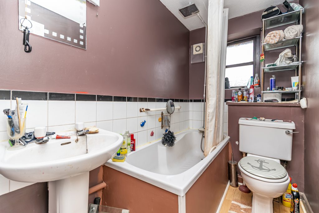 2 bedroom house Sold STC, Blenheim Court, Southsea, PO4 – photo 9