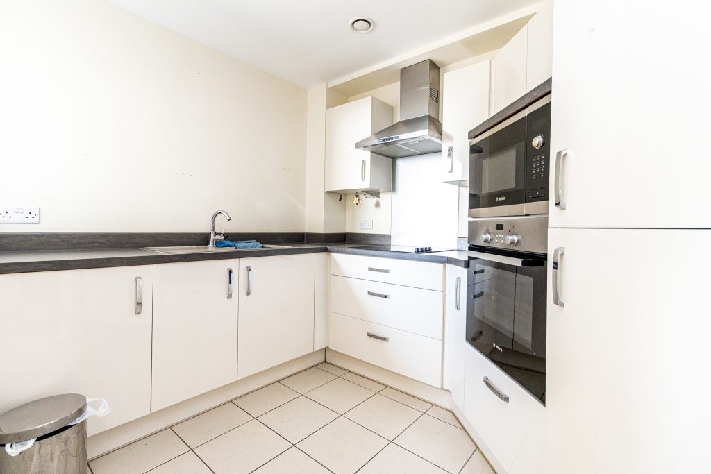 2 bedroom property for sale, South Parade, Tudor Rose Court South Parade, PO4 – photo 6