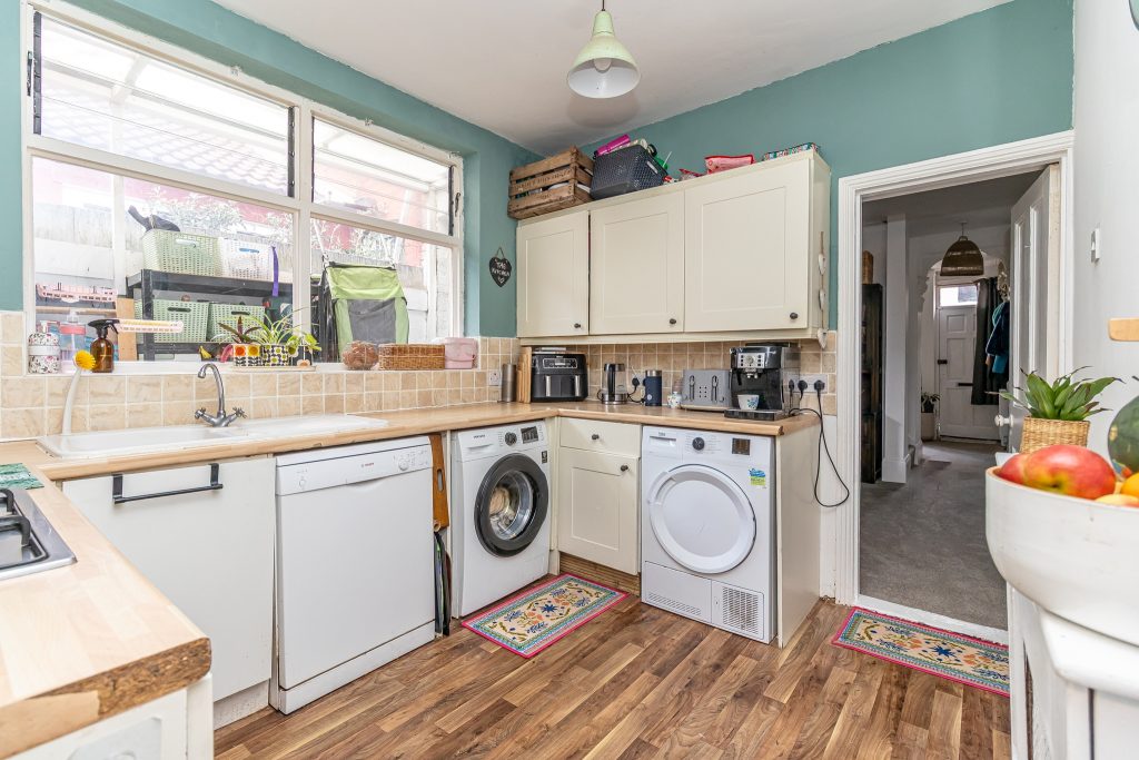 2 bedroom house Sold STC, Eastfield Road, Southsea, PO4 – photo 7