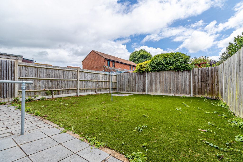2 bedroom house Sold STC, Benham Drive, Portsmouth, PO3 – photo 7