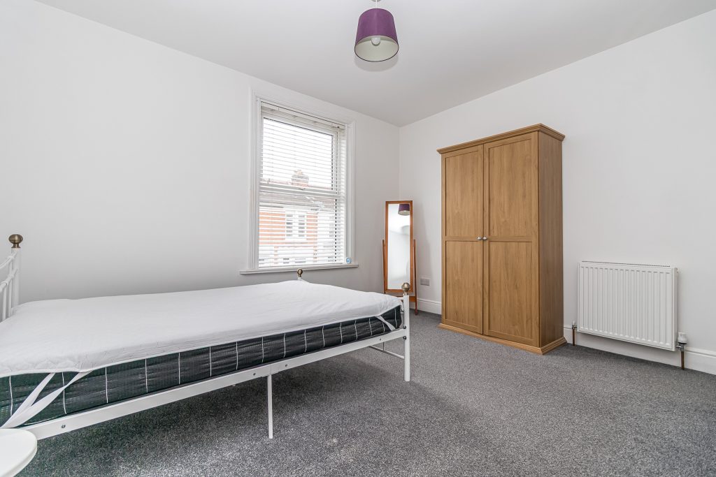 2 bedroom house Sold STC, Maxwell Road, Southsea, PO4 – photo 16
