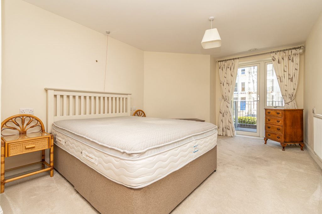 2 bedroom property for sale, South Parade, Tudor Rose Court South Parade, PO4 – photo 8