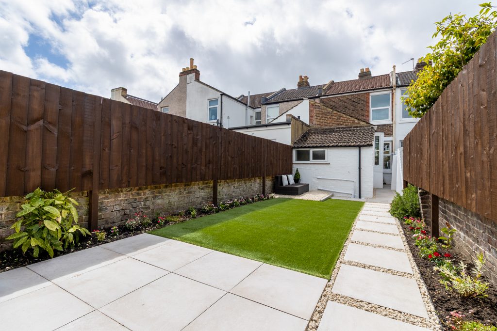 2 bedroom house Sold STC, Catisfield Road, Southsea, PO4 – photo 8