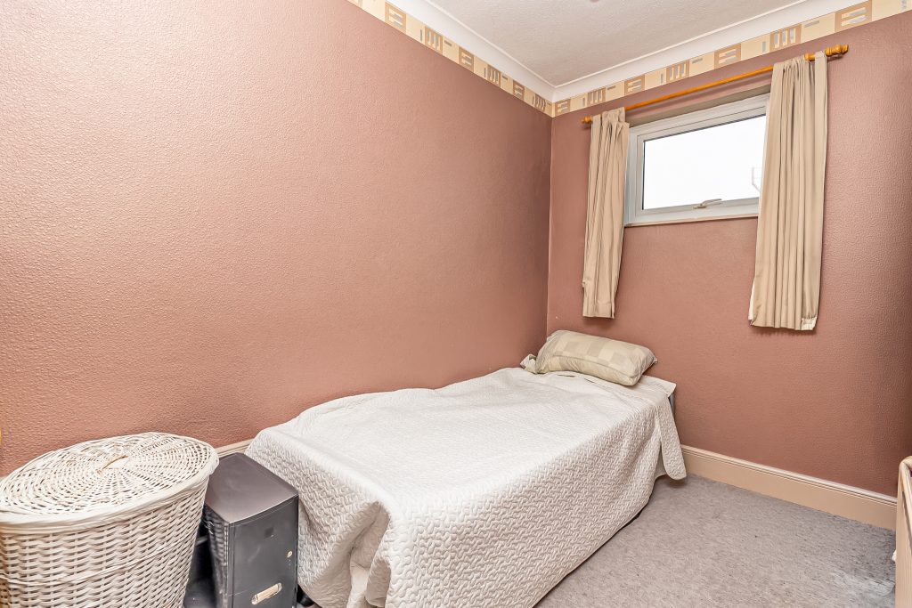 2 bedroom house Sold STC, Sutherland Road, Southsea, PO4 – photo 11