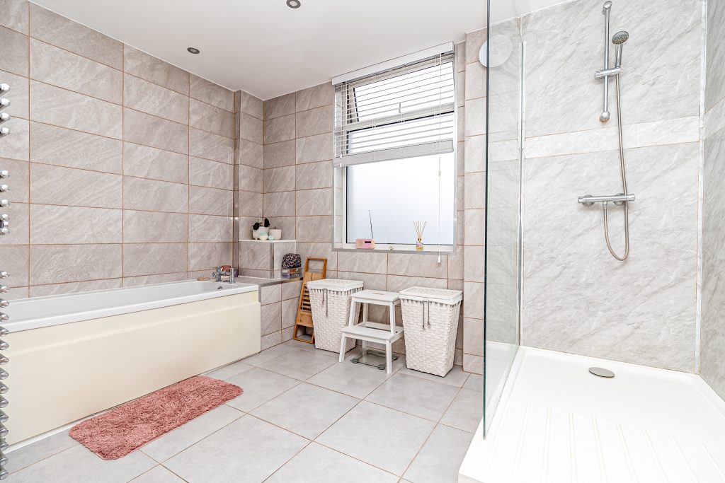4 bedroom house Sold STC, Hester Road, Southsea, PO4 – photo 8