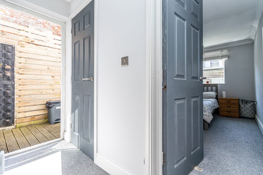 2 bedroom property for sale, Fawcett Road, Southsea, PO4 – photo 9