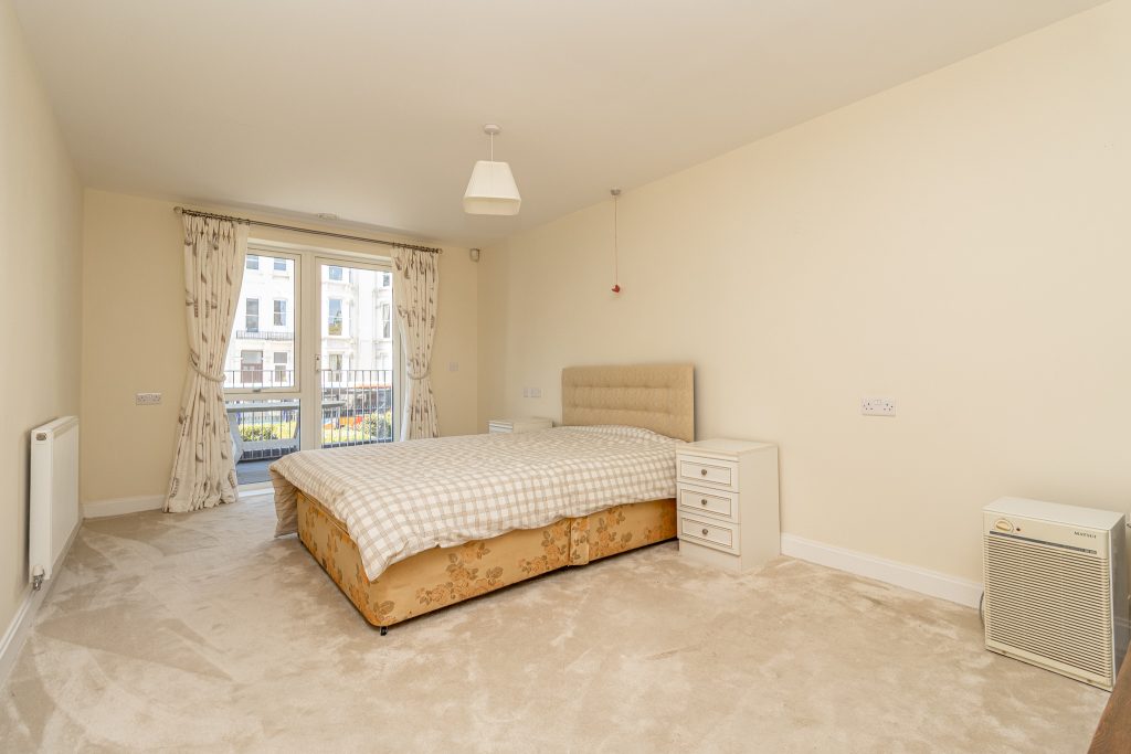 2 bedroom property for sale, South Parade, Tudor Rose Court South Parade, PO4 – photo 9