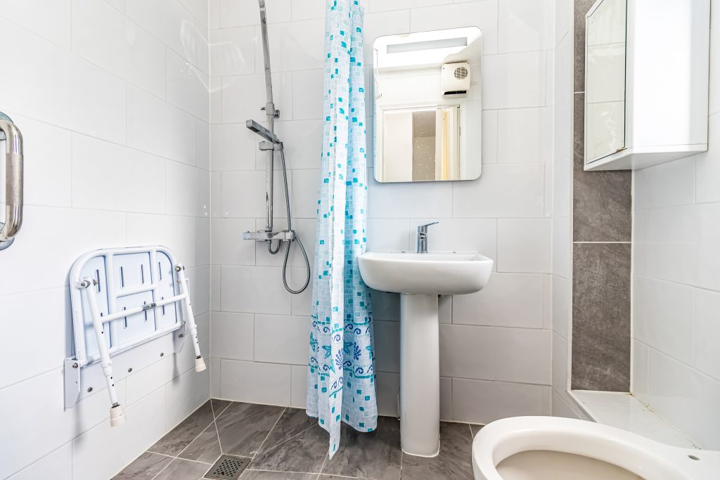 2 bedroom house Sold STC, Benham Drive, Portsmouth, PO3 – photo 9