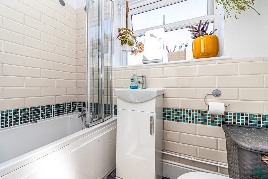 2 bedroom house Sold STC, Londesborough Road, Southsea, PO4 – photo 16