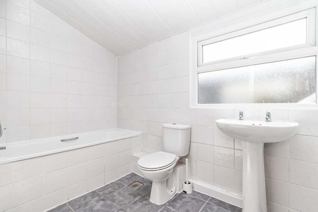 2 bedroom house Sold STC, Frogmore Road, Southsea, PO4 – photo 8