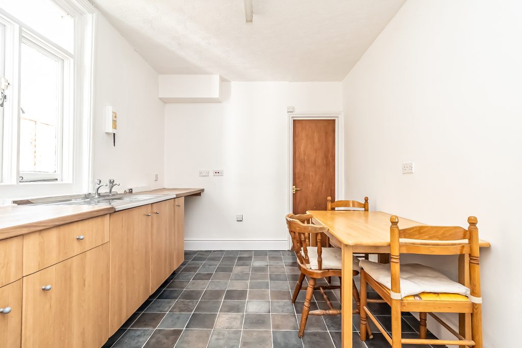 2 bedroom house Sold STC, Frogmore Road, Southsea, PO4 – photo 4